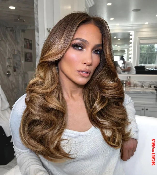 Trick 2: For Jennifer Lopez-like Hollywood volume | Jennifer Lopez's Hairstylist Reveals: 5 Tricks For Full Hair