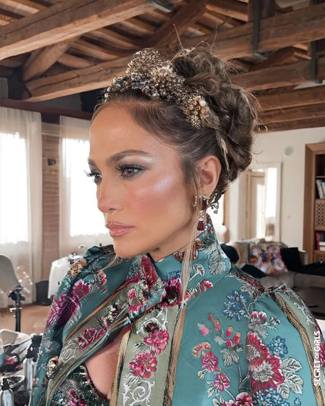 Trick 5: For a full hairline like Jennifer Lopez | Jennifer Lopez's Hairstylist Reveals: 5 Tricks For Full Hair
