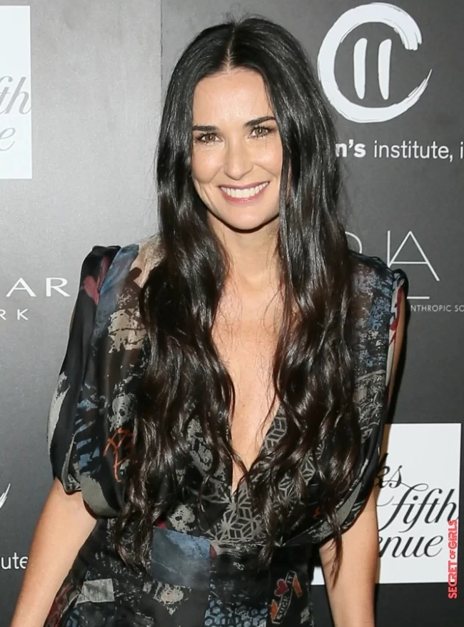 XXL lengths to camouflage protruding jaws like Demi Moore | 30 hairstyles that slim the face