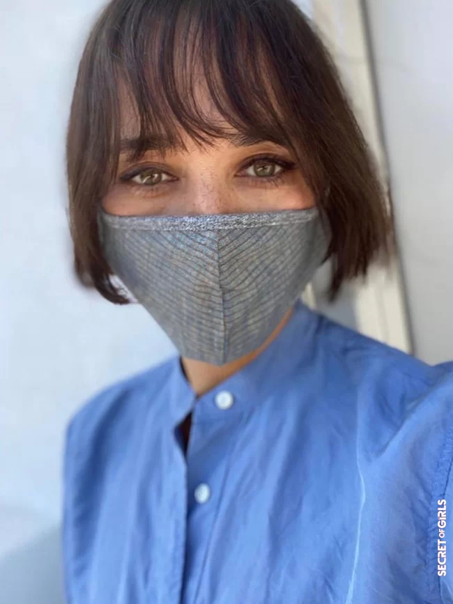 Rashida Jones simply emphasizes her natural hair color with a more intense tone for more volume | These Hair Colors Are Suitable For Fine Hair - And This Is Not