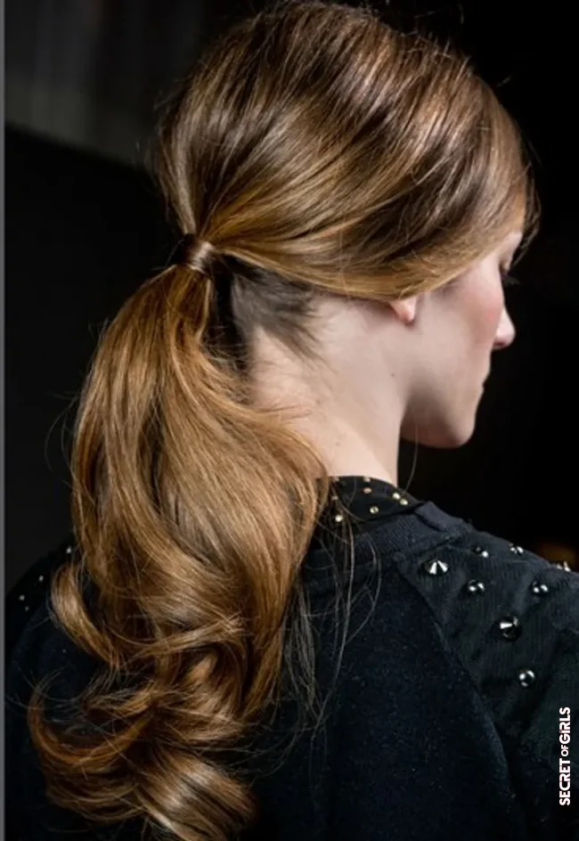 Rounded ponytail | 7 Easy Hairstyle Ideas To Do For Christmas And New Years