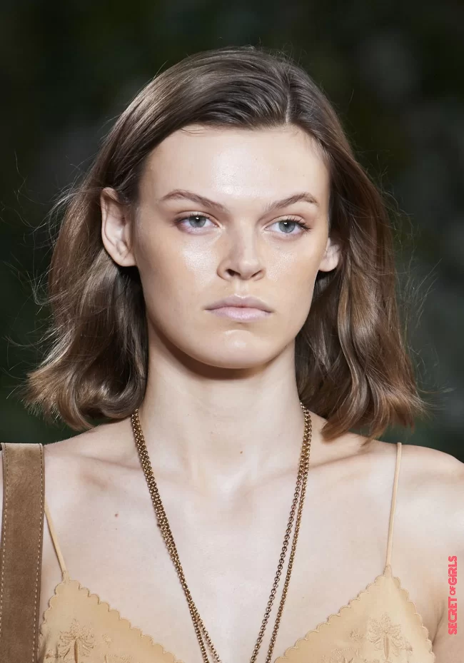 2. Natural long bob with side parting | Long Bob: The Airy Trend Hairstyle For Summer 2021