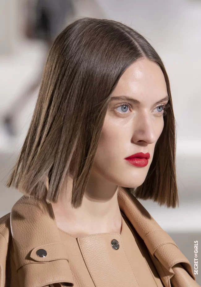 1. Straight long bob with a center parting | Long Bob: The Airy Trend Hairstyle For Summer 2021
