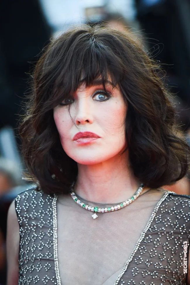 Perfect mid-length wavy with bangs by Isabelle Adjani | Mid-Length Hair For Women After 60 Years Old: What Hairstyle To Adopt?
