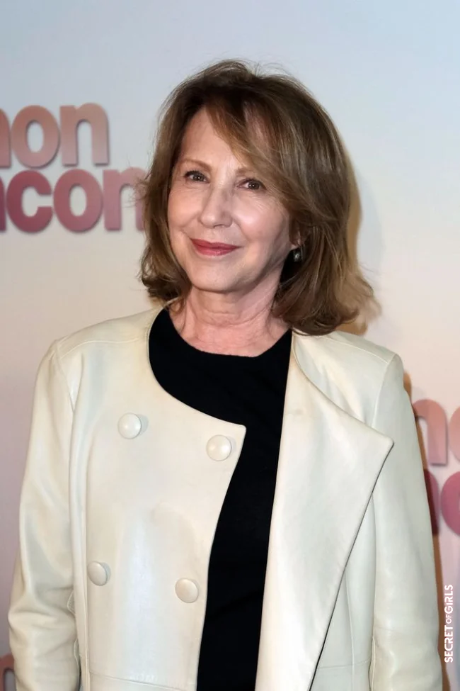 Nathalie Baye's very Parisian mid-length bob | Mid-Length Hair For Women After 60 Years Old: What Hairstyle To Adopt?