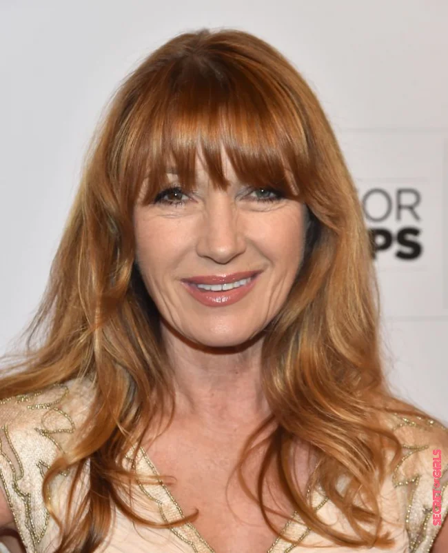 Jane Seymour's mid-length redhead haircut | Mid-Length Hair For Women After 60 Years Old: What Hairstyle To Adopt?