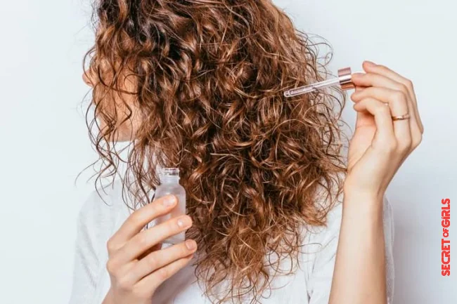 4. Use hair oil against matted hair | Untangle Matted Hair: What To Do To Gently Loosen Knotted Strands and Avoid Knots in The Hair?