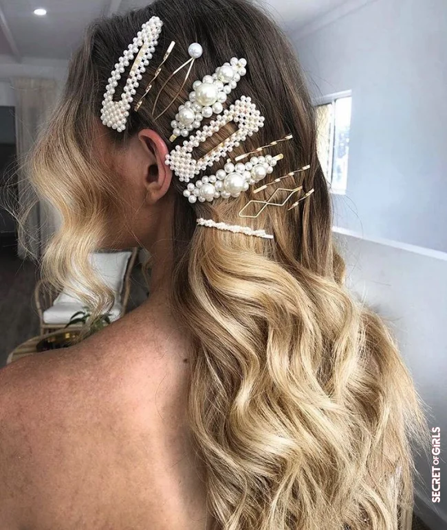Clasps | Long Hairstyles: 20 Beautiful Styles For Spring 2022!