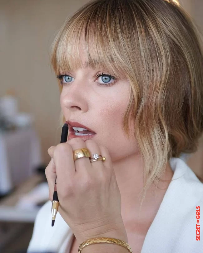 The hairstylist behind Margot Robbie's fake bob for the Oscars | Margot Robbie: The Actress Shows Herself At The Oscars With A New Bob Hairstyle