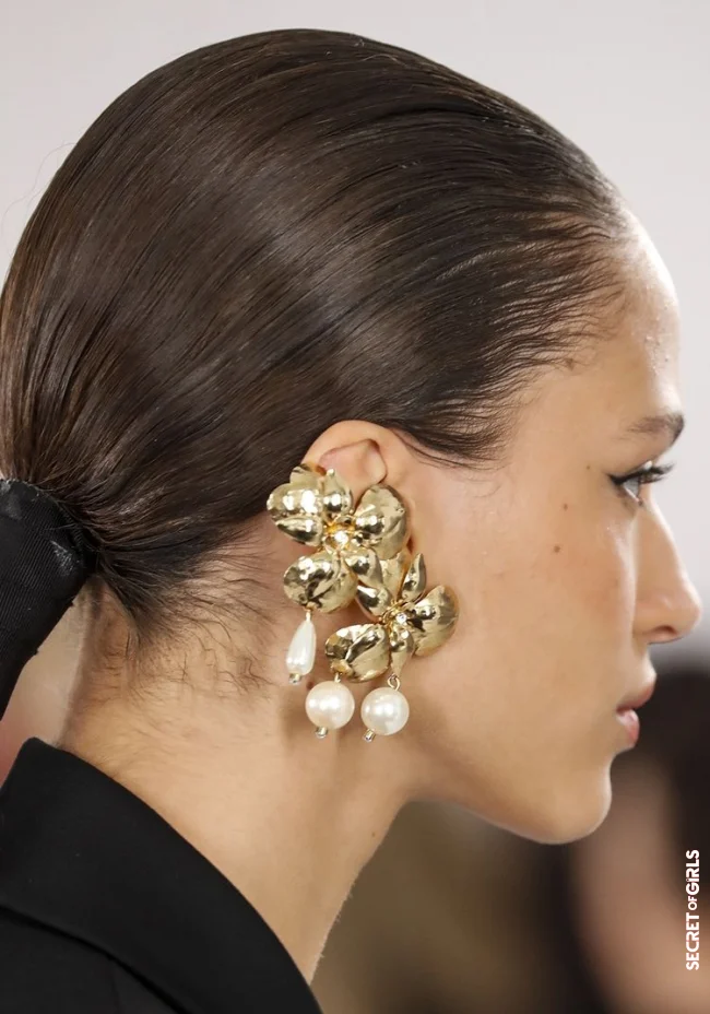1. version of the hair trend at Carolina Herrera | Wet Hair Trend is Back - New York Fashion Week-Approved
