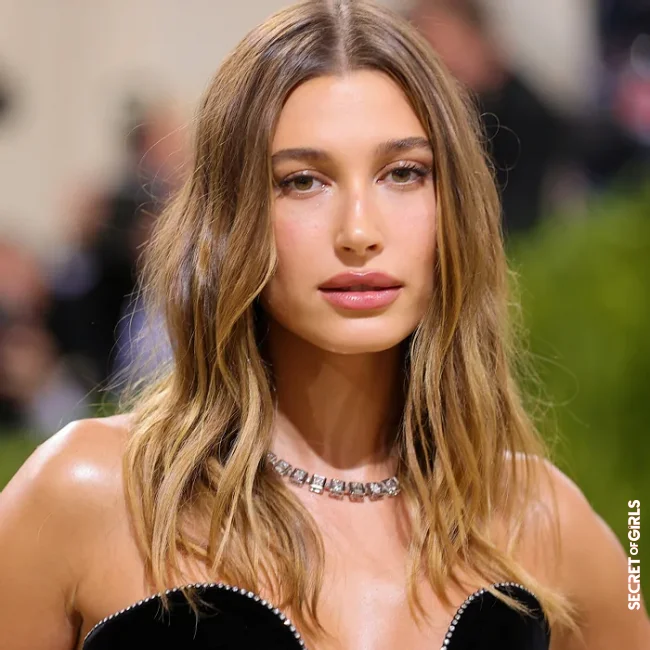 Lazy Girl Cut: The Trend Hairstyle Of The Year Is So Cool