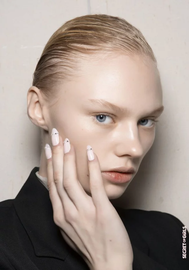 Diamond Nails: The nail trend from `Euphoria` will ensure glittering moments in spring 2022 | Nail Trend 2023: How to Achieve Sparkling Diamond Nails?