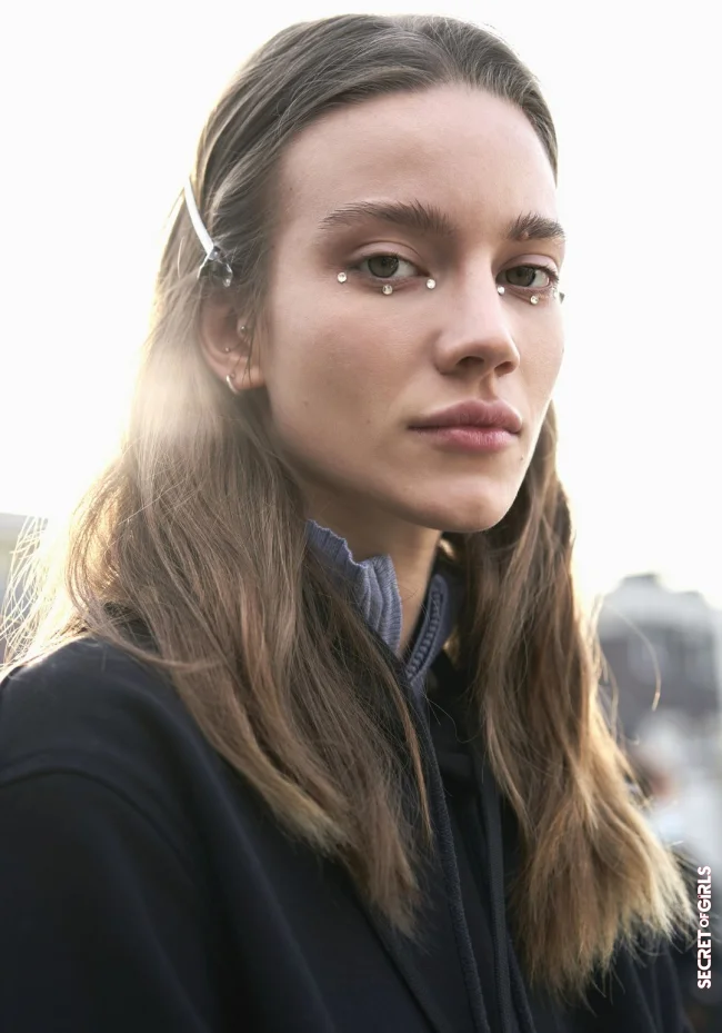 3 Steps To The Trend: Sparkling Disco Makeup Like At Burberry