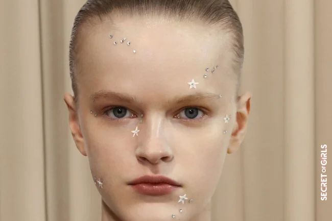 3 Steps To The Trend: Sparkling Disco Makeup Like At Burberry