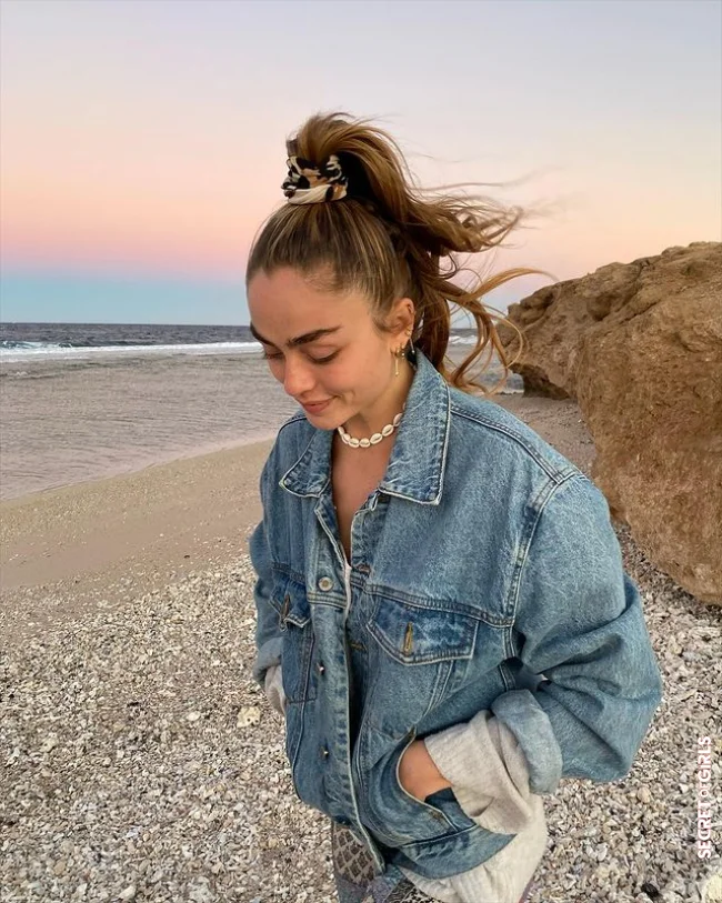 Girl next door style with a scrunchie | These 5 Hairstyles Are Really Hot In Winter 2021