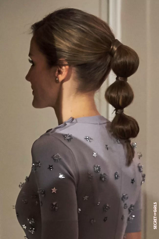 Trendy hairstyle for long hair - the bubble ponytail from the 2010s is experiencing a revival | Hairstyle idea for long hair: The "Bubble Ponytail" is (again) back!
