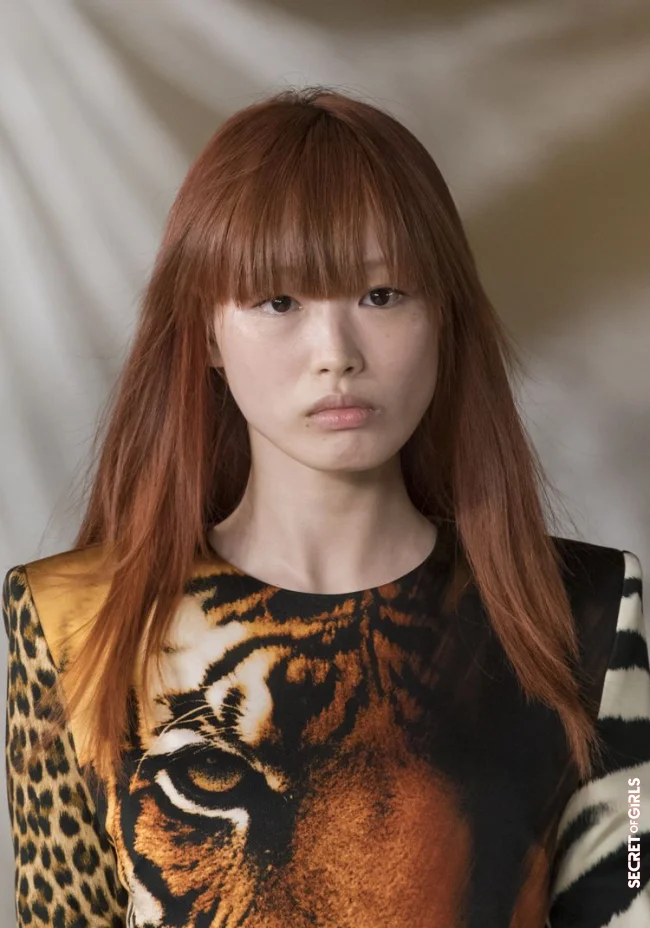 Please don't be too strict: This is how the strong fringe looks perfect - and will replace the curtain bangs as a hairstyle trend in 2022 | New Curtain Bangs?! Strong Fringe Is The New Hairstyle Trend For 2023