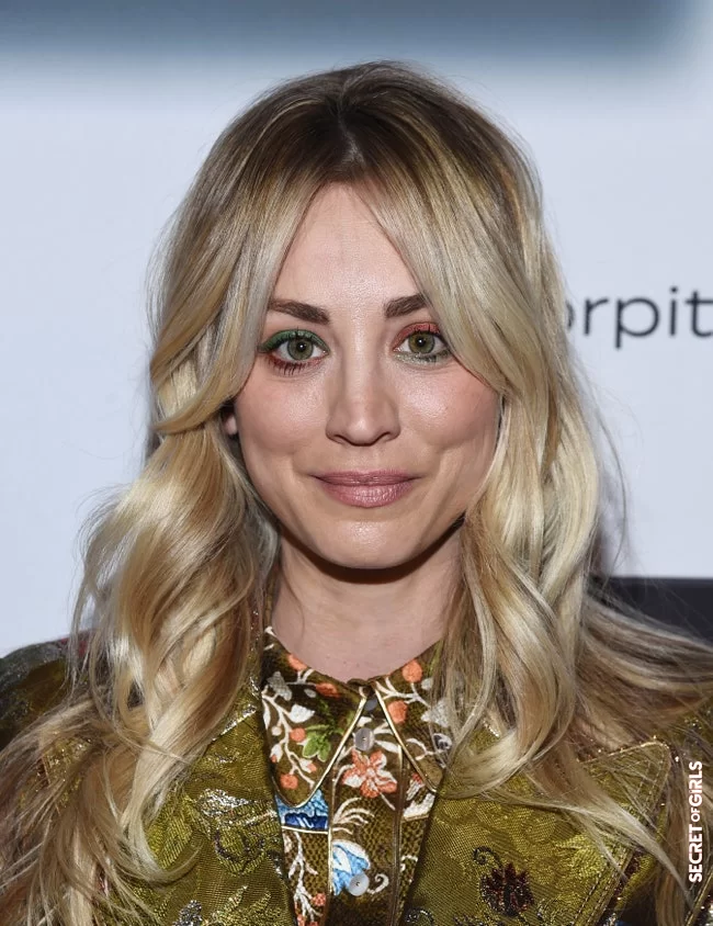 Kaley Cuoco | Curtain bangs: 10 stars show how we are now styling the pony trend