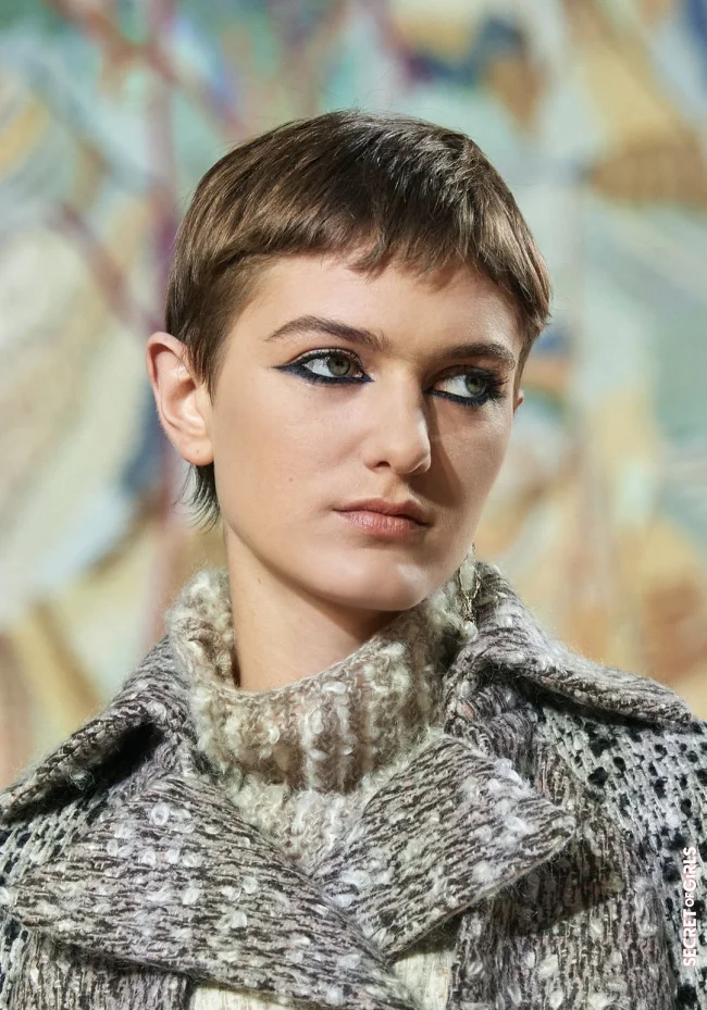 1. Eyeliner in black and blue as at | Makeup Trends From The Runway In Autumn 2023: Eyeliner Like Dior, Etro And Isabel Marant