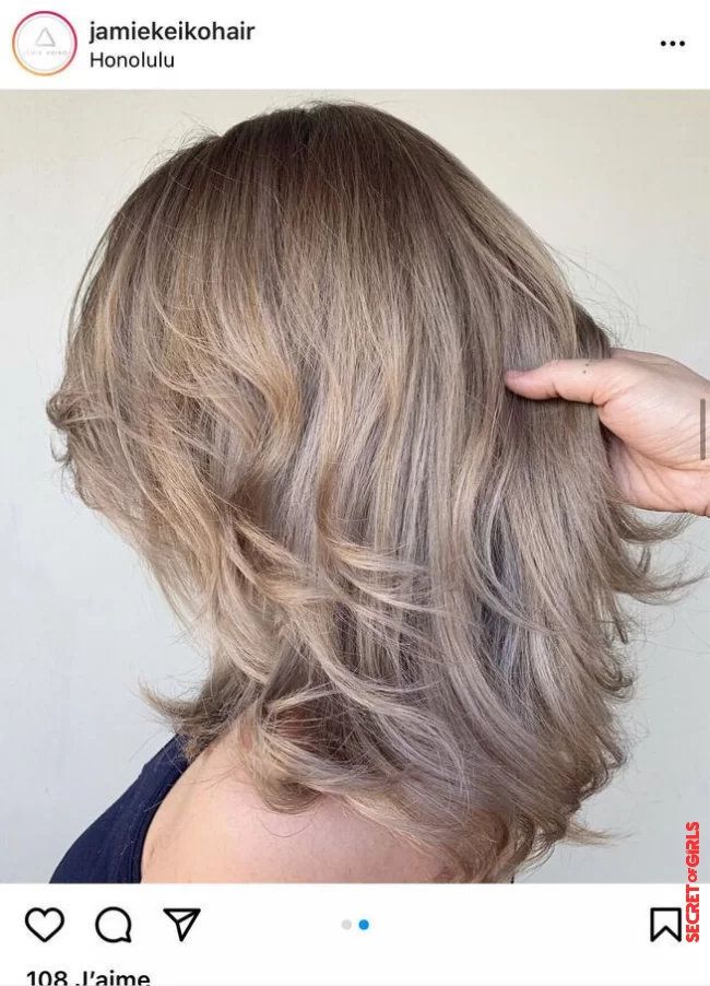 An ashy color on shoulder-length hair | Medium-Length Hair: Which Hairstyle To Adopt To Showcase Your Head Port?