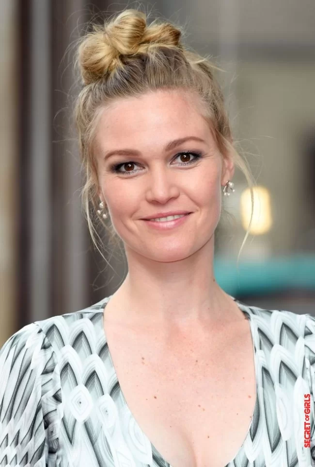 Julia Stiles | The most beautiful celebrity hairstyles to adopt for round faces