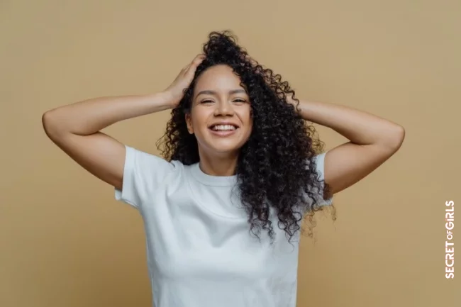 Can aluminum foil really help with frizz and flyaways? | Aluminum Foil against Flying Hair and Frizz: This is How the TikTok Hack works for Smooth Hair