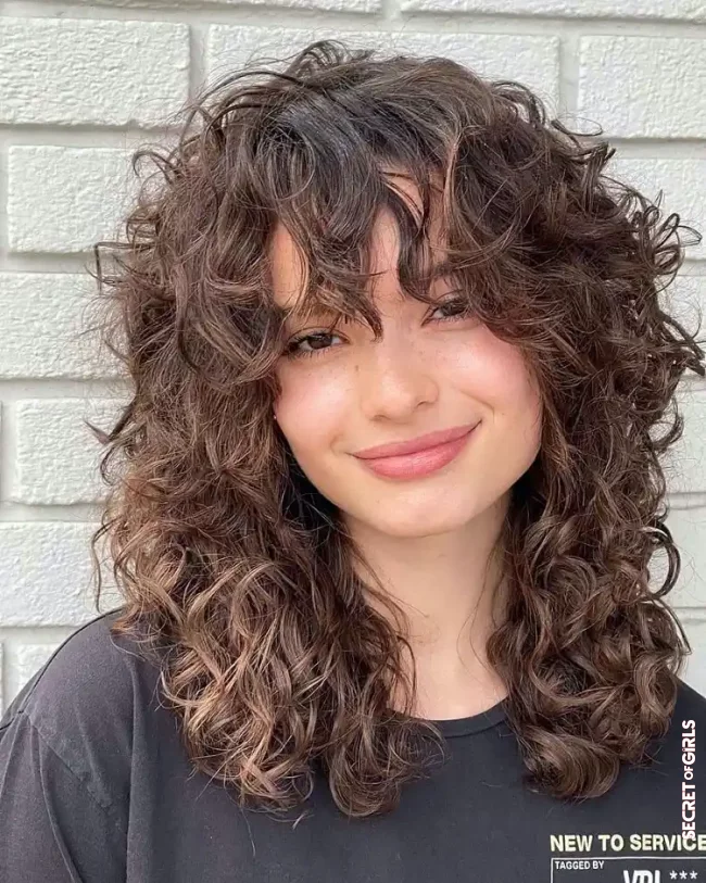 It can be wavy or curly | Pony Hairstyle Trend – Short, Long, Fringed?