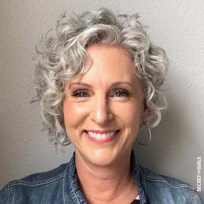 Wavy pixie is stylish and modern for older women | Smart Short Hairstyles for Women Over 50 That will Contribute to A Fresh & Modern Look!
