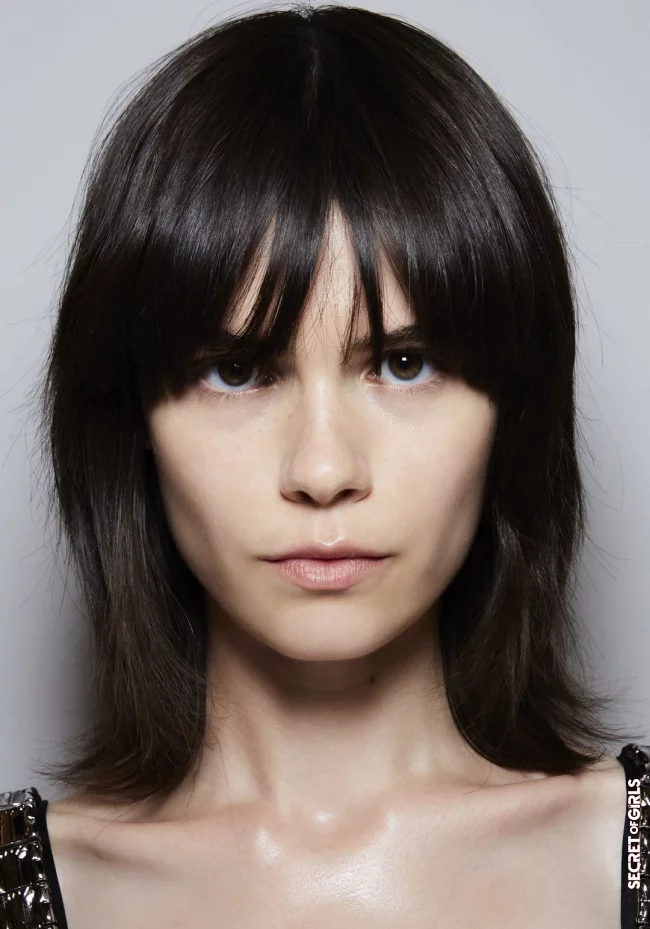 Runway hairstyle trend: Wispy bangs will be seen at Dior, Roberto Cavalli, and Elie Saab in 2022 | Hairstyle: Wispy Bangs Ensure Foresight in Spring 2022 - and Replace Curtain Bangs!