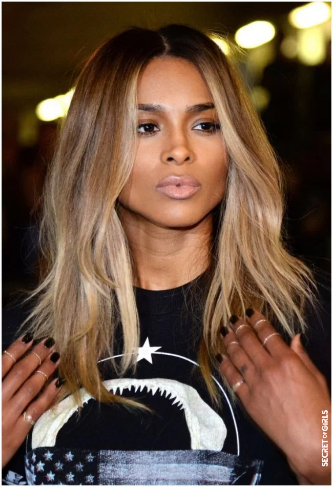 An ash blonde balayage | Balayage Blond: All Her Inspirations That Smell Good Summer, Spotted On Pinterest