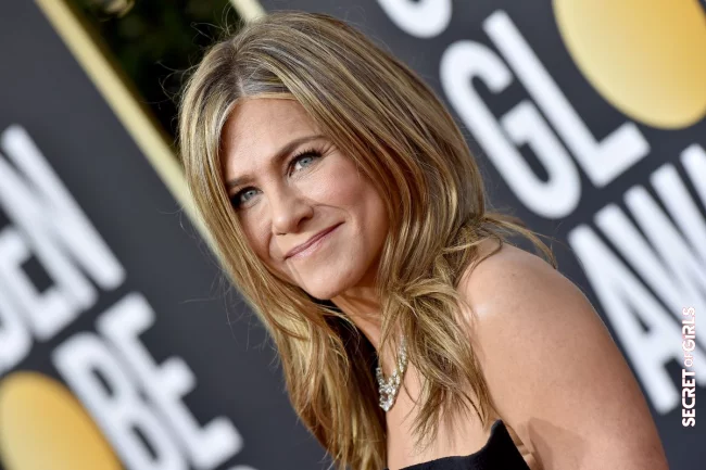Everyone Loves the Jennifer Aniston Blonde Now! Hair Color Trend 2022