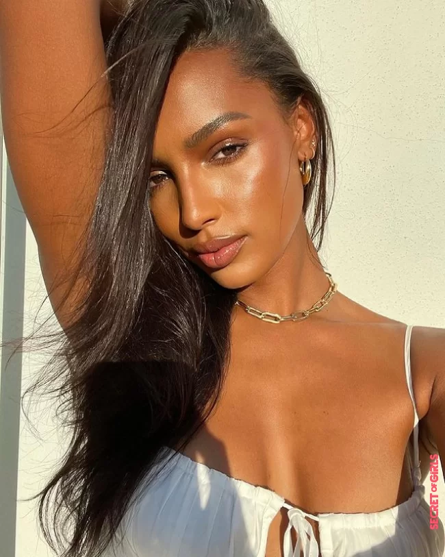 Jasmine Tookes Has Naturally Iced Espresso Hair | Hair Trend “Iced Espresso Hair”: What Is This Ultra Trendy New Color For This Summer?