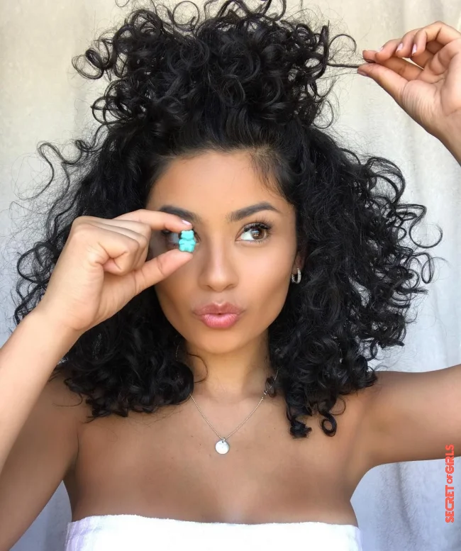 High bun and loose hair | Hairstyle Trends Fall 2023: 12 Perfect Hairstyle Ideas For Curly Hair