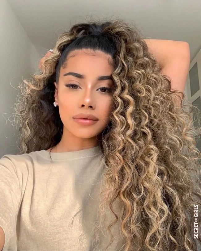 Hair tied with a quilt | Hairstyle Trends Fall 2021: 12 Perfect Hairstyle Ideas For Curly Hair