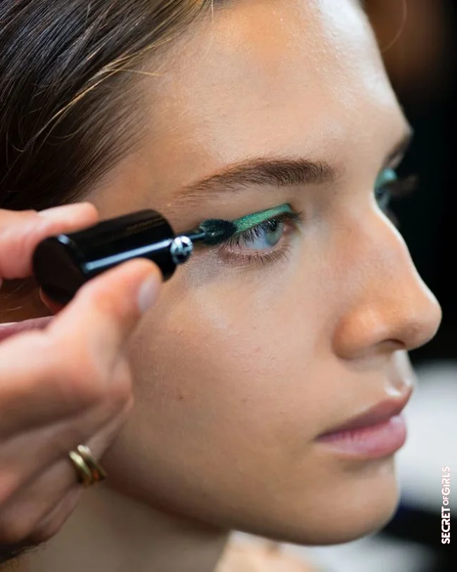1. Lush green tones | Eye Makeup: These Eye Shadow Trends Are Celebrating The Holidays In Winter 2021/2022
