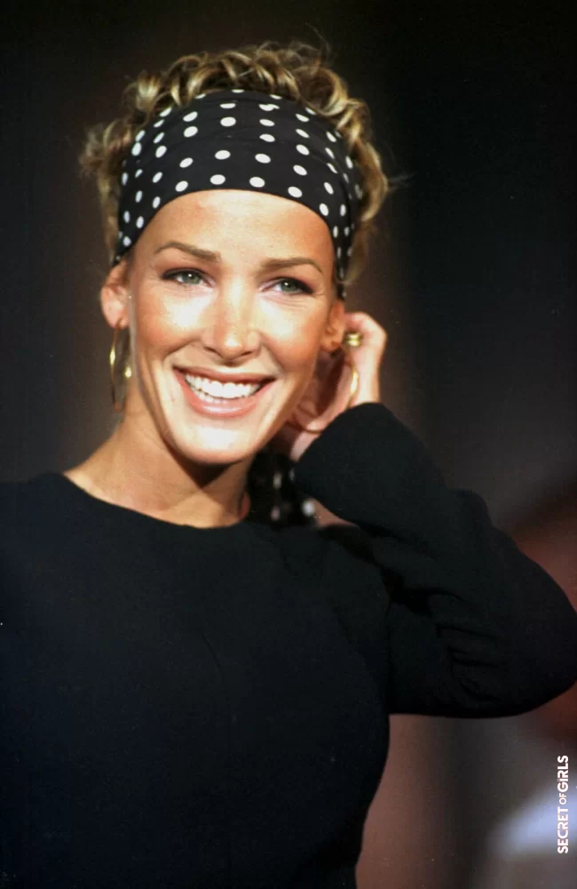 Oph&eacute;lie Winter in 1997 put on the bandana, very fashionable | Ophélie Winter: Her Physical Evolution (Hairstyles of Ophélie Winter)