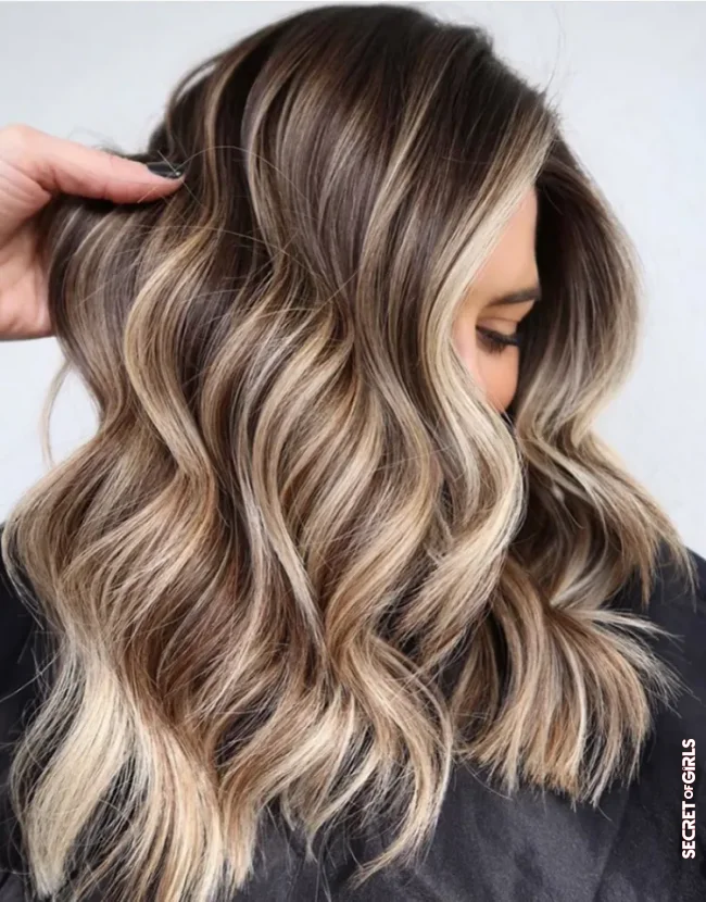 What is the difference between hair frosting and balayage? | Hair Frosting is The Coolest Hairstyle Trend of 2022