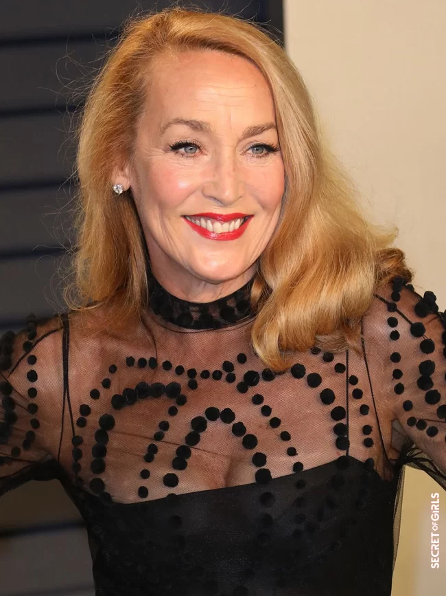 Hairstyle Trend: Jerry Hall trades her blonde hair for a really hip color | Jerry Hall Trades Her Blonde Hair For This Trend Color