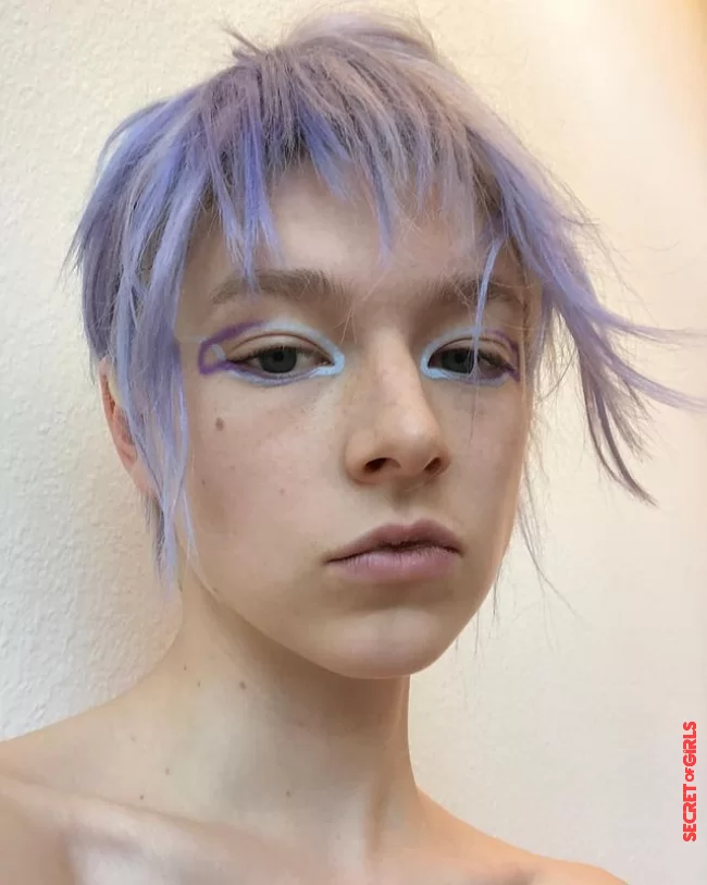 Actress Hunter Schafer flatters her light skin type with dip dye in pastel blue | Splash! Blue Hair Color Is The Most Unusual Hairstyle Trend In Summer 2021
