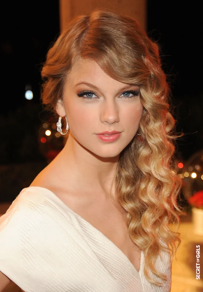 Taylor Swift | Best Curly Hairstyles Of The Stars - 24 Looks From Natural Frizz To Beach Waves