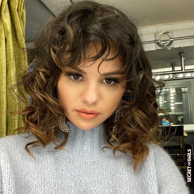 Selena Gomez | Best Curly Hairstyles Of The Stars - 24 Looks From Natural Frizz To Beach Waves