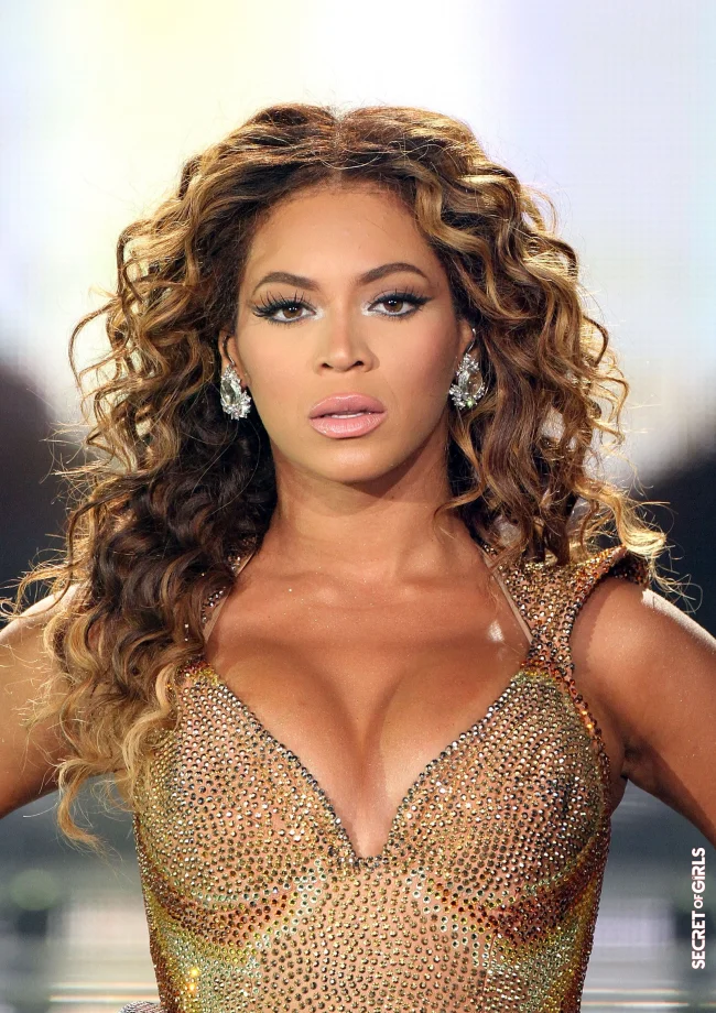 Beyonc&eacute; | Best Curly Hairstyles Of The Stars - 24 Looks From Natural Frizz To Beach Waves