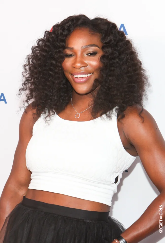 Serena Williams | Best Curly Hairstyles Of The Stars - 24 Looks From Natural Frizz To Beach Waves
