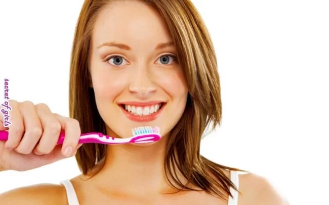 How to Whiten Your Teeth Naturally at Home