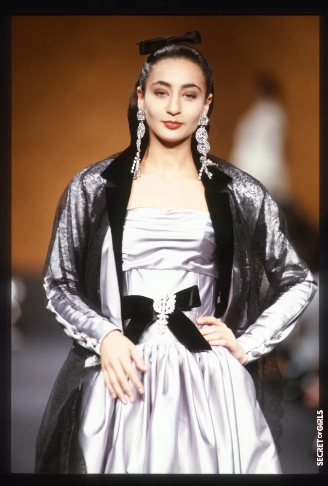 Chanel Fall/Winter 1989 Show | Black Bow And Chanel: Legendary (Hair) Accessory Is So Versatile - And That's How We Wear It Now