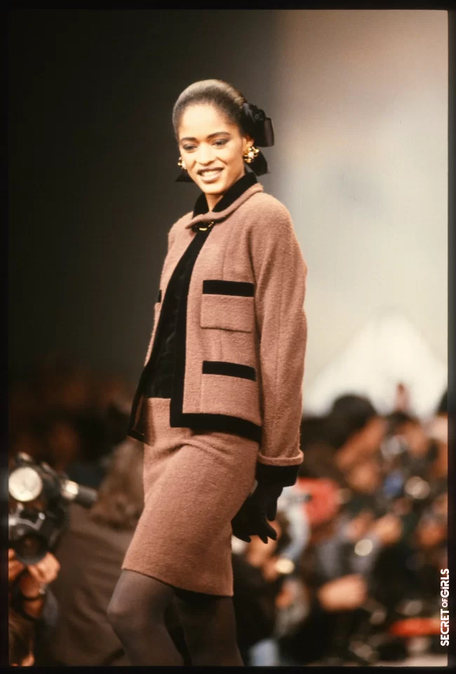 Chanel Fall/Winter 1989 Show | Black Bow And Chanel: Legendary (Hair) Accessory Is So Versatile - And That's How We Wear It Now