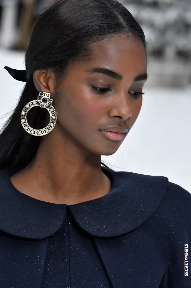 Chanel Fall/Winter 2019 Show | Black Bow And Chanel: Legendary (Hair) Accessory Is So Versatile - And That's How We Wear It Now