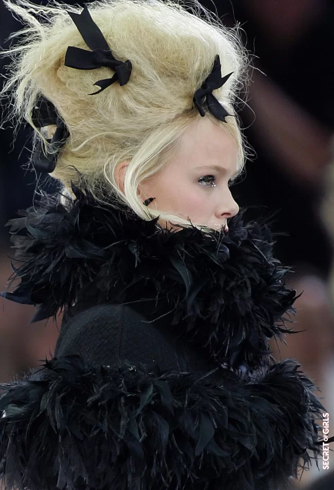 Chanel Fall/Winter 2005 Show | Black Bow And Chanel: Legendary (Hair) Accessory Is So Versatile - And That's How We Wear It Now