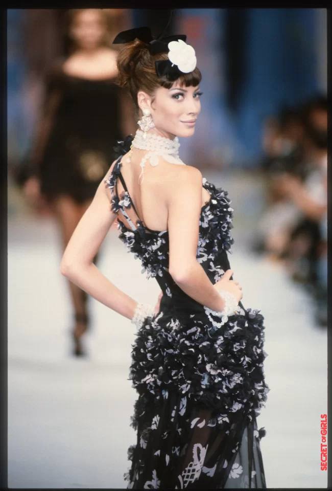 Chanel Spring/Summer 1992 show | Black Bow And Chanel: Legendary (Hair) Accessory Is So Versatile - And That's How We Wear It Now
