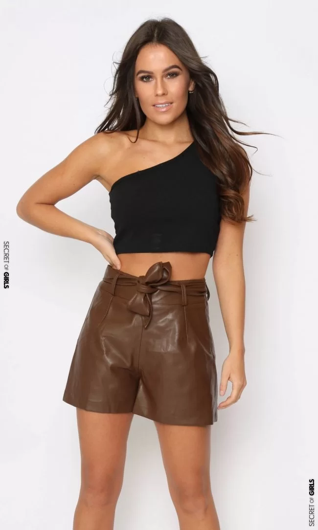Outfit Ideas on How to Wear Leather Shorts